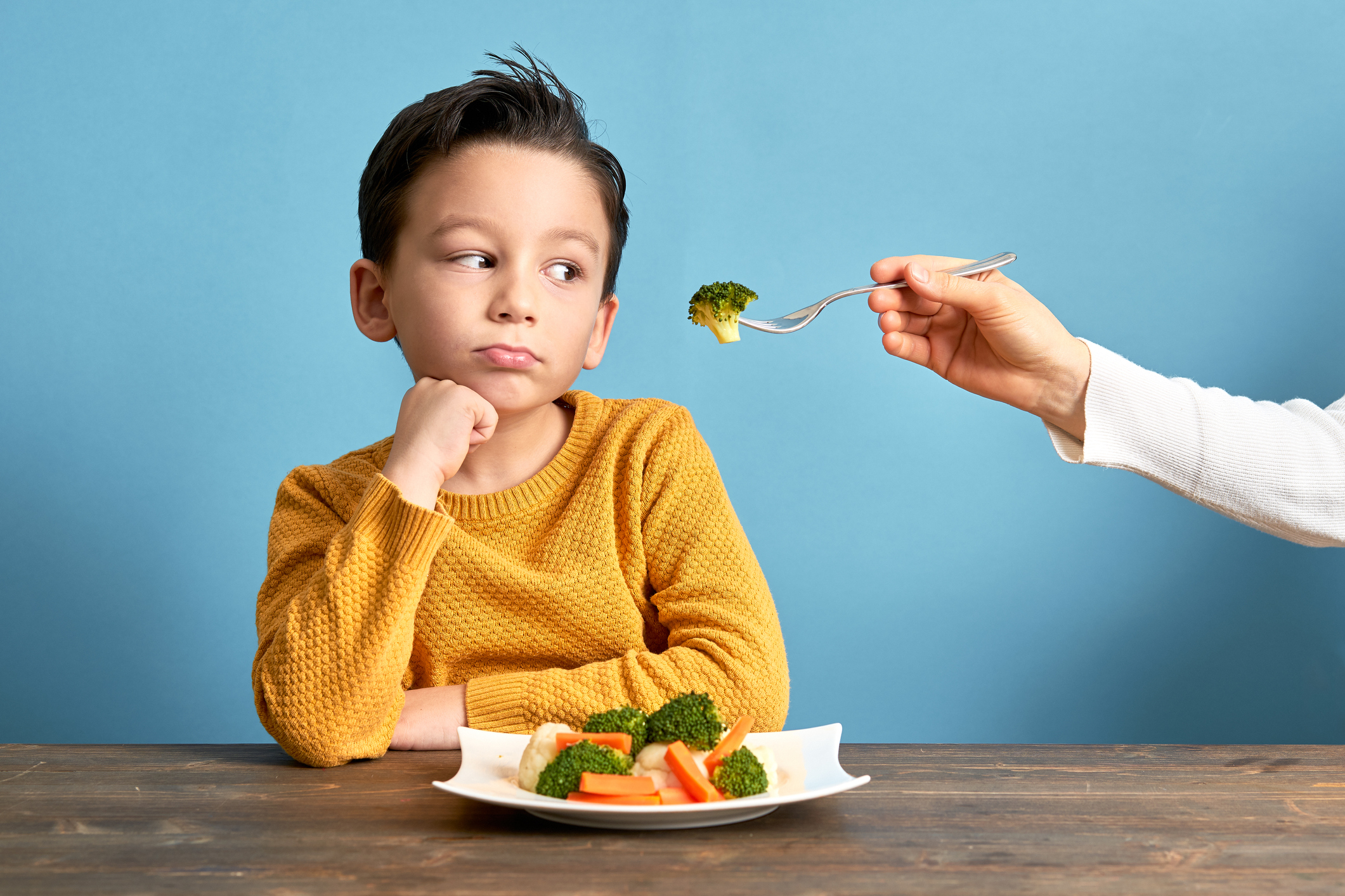 Ребенок плохо есть вечером. Еда для детей. Ребенок. Ребенок не хочет есть овощи. Для аппетита ребенку.